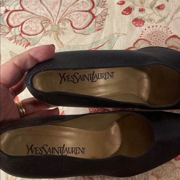 Yves Saint Laurent Elegant Black Heels - Picture 2 of 8